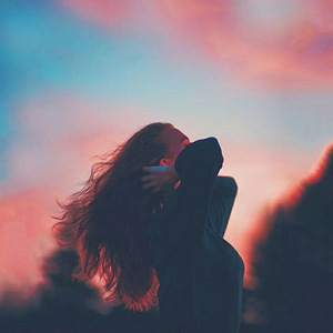 偷拍走光露出在线播放
