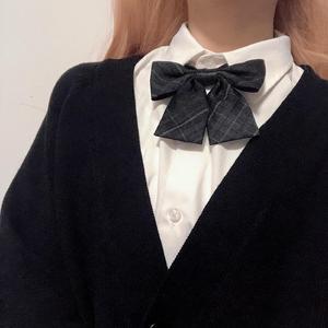 偷拍走光露出在线播放
