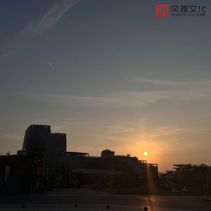 偷拍走光露出在线播放
